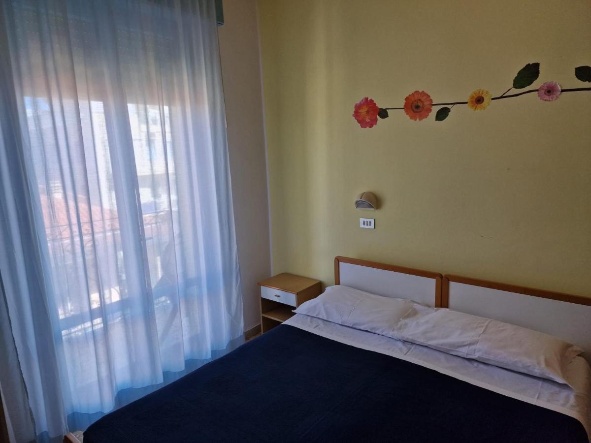 Hotel Clara Rimini Exterior photo